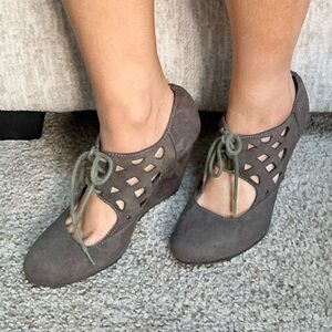 Bakers Suede Wedge Cutout Mary Jane Heel Size US 7